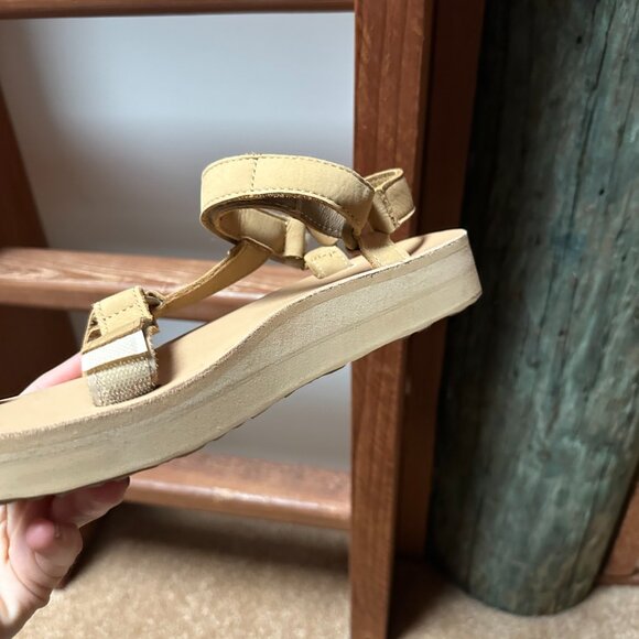Brand New Teva Sandals 9 - Picture 2 of 3